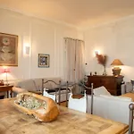 French Country-Style 4Bd Home Ternes