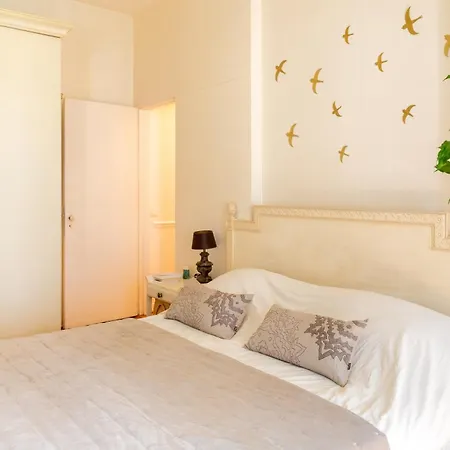 Apartment French Country-style 4bd Ternes *