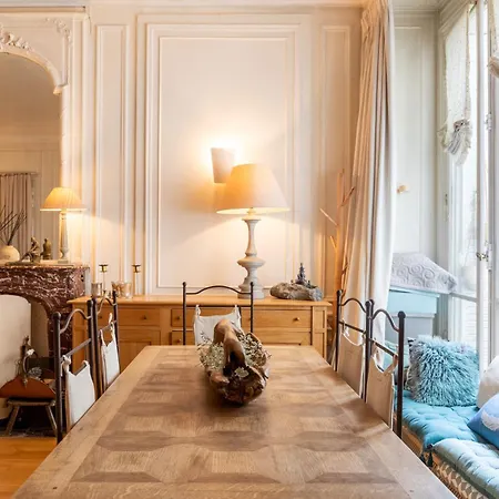 French Country-style 4bd Ternes Apartment Paris