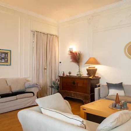 Apartment French Country-style 4bd Ternes