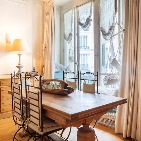 French Country-style 4bd Ternes Appartamento