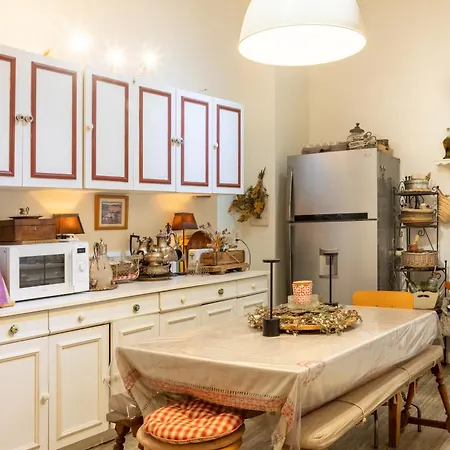French Country-style 4bd Ternes Apartment *