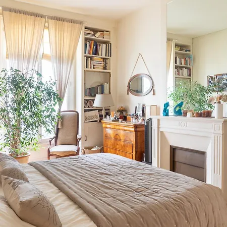 French Country-style 4bd Ternes Apartment